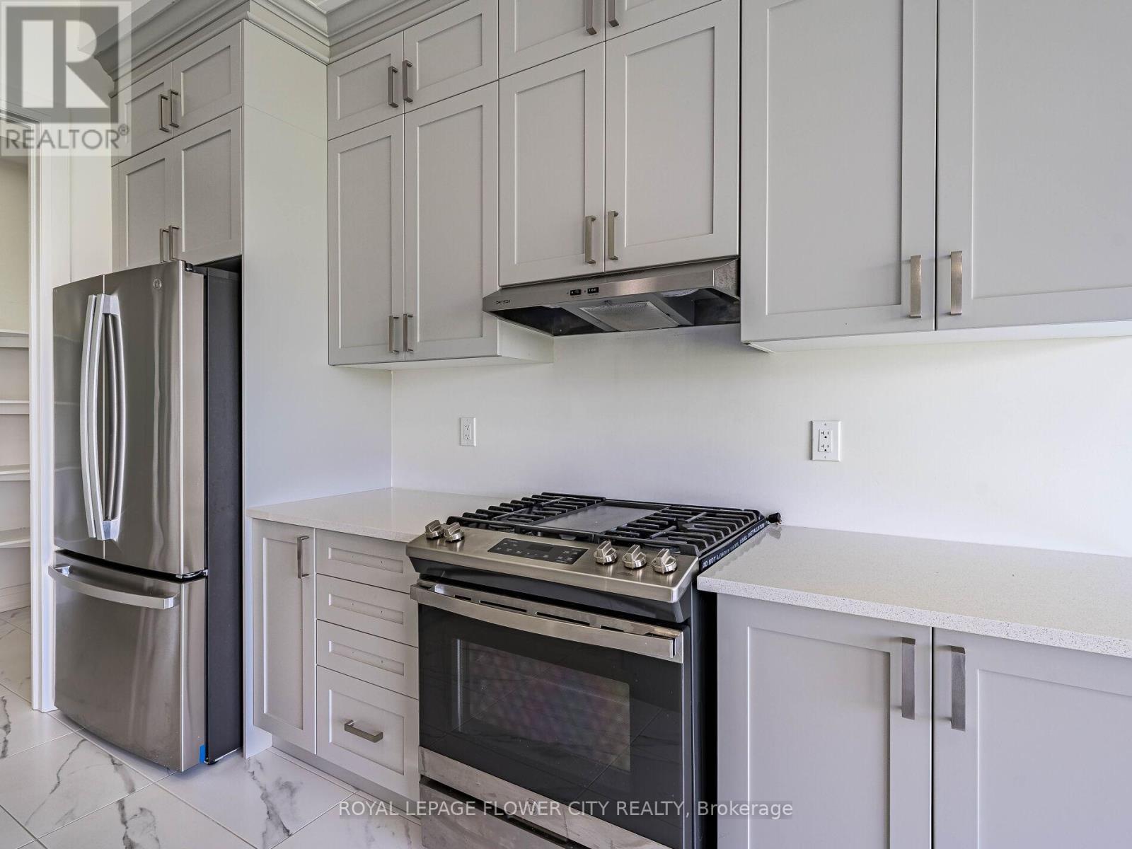 26 Hummingbird Grove, Adjala-Tosorontio, ON - Indoor Photo Showing Kitchen
