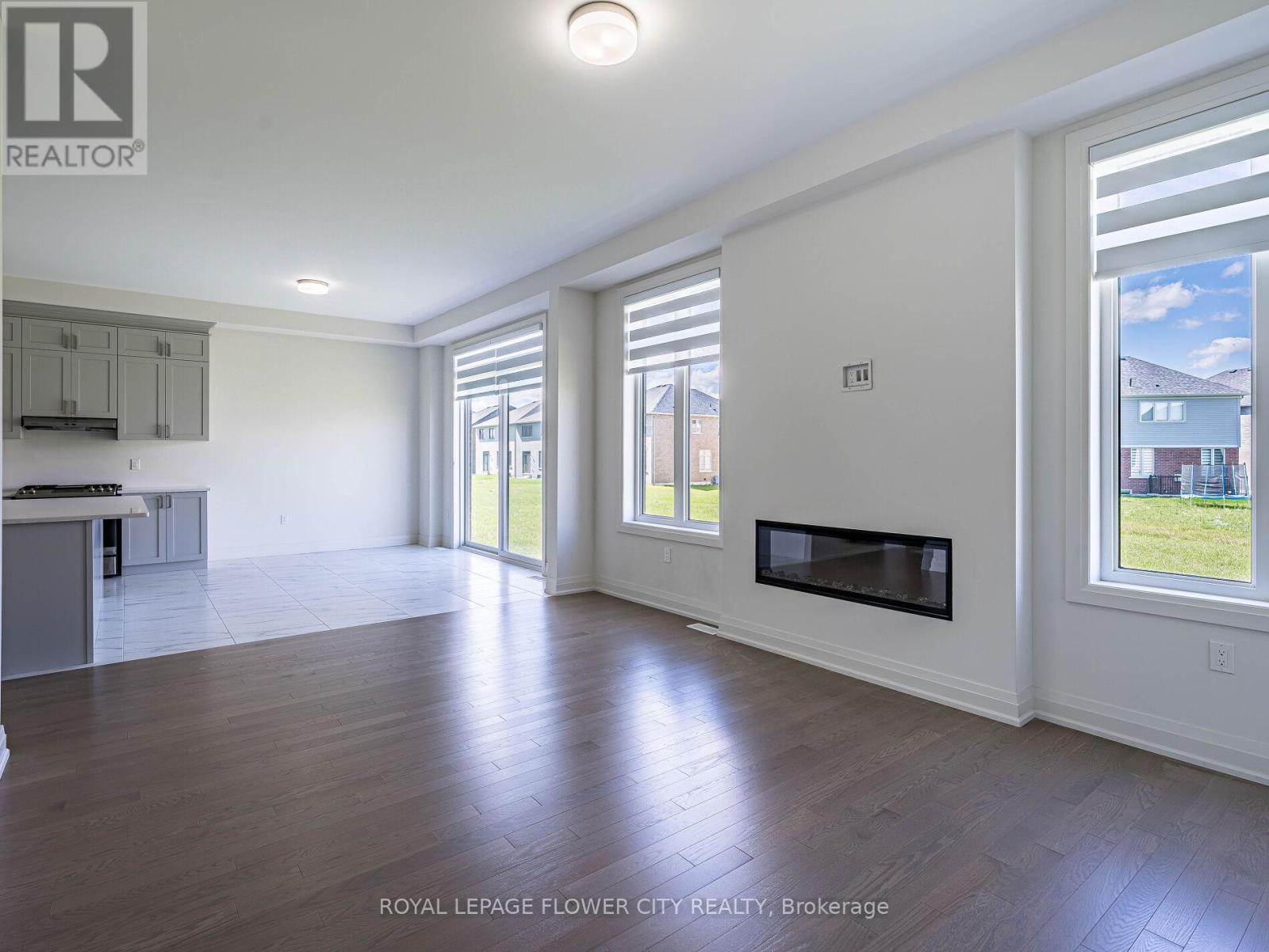 26 Hummingbird Grove, Adjala-Tosorontio, ON - Indoor Photo Showing Living Room With Fireplace