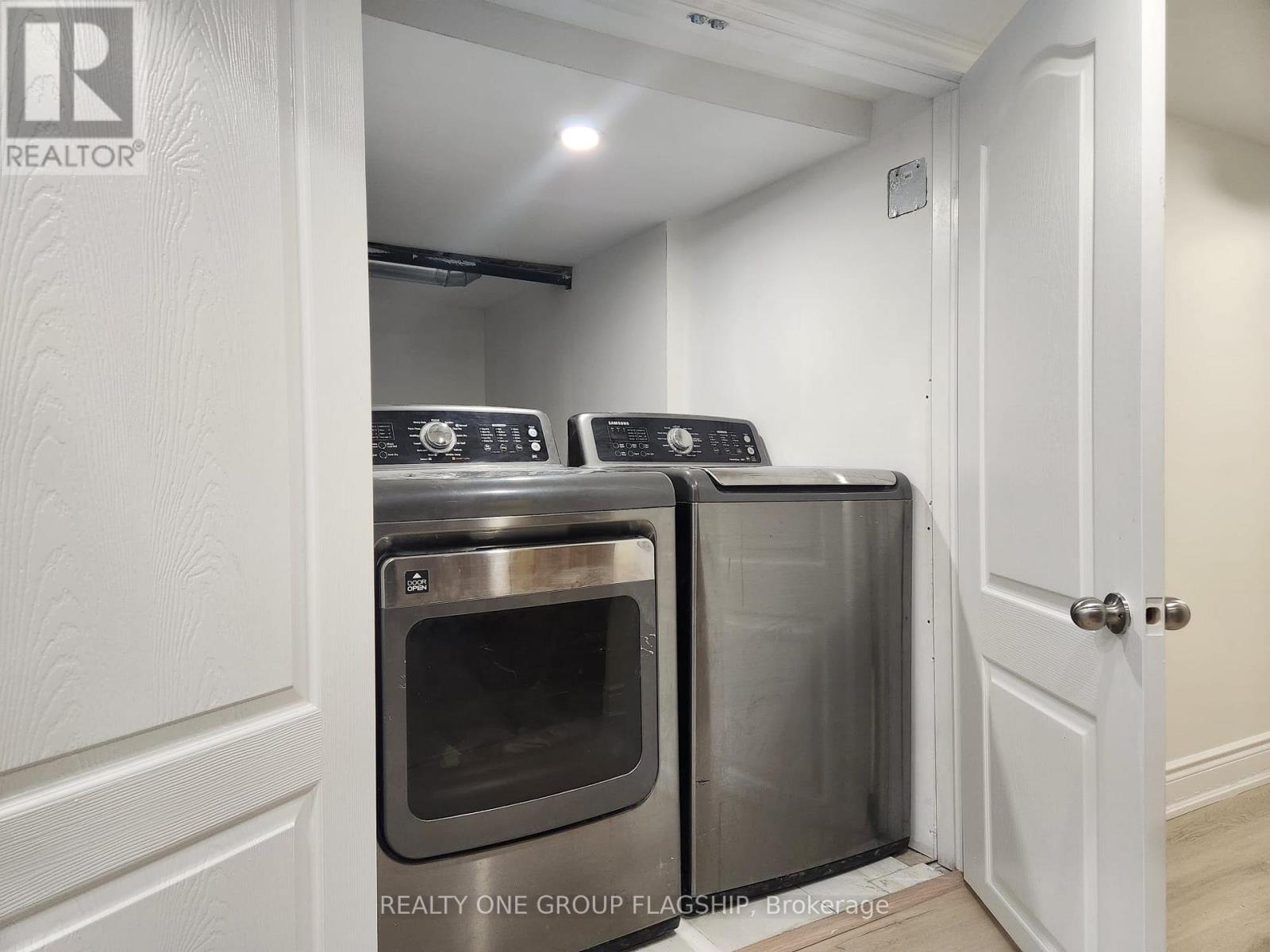 3 Cedarvalley Boulevard, Brampton, ON - Indoor Photo Showing Laundry Room