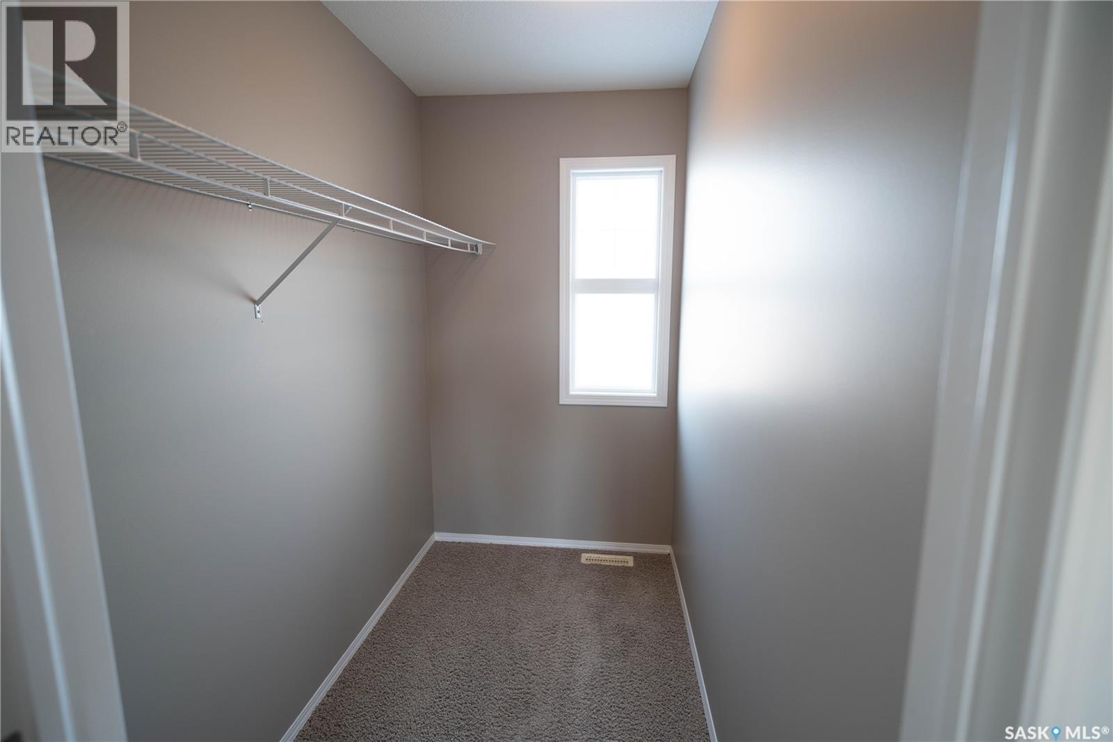 922 Hunter Road, Saskatoon, SK - Indoor