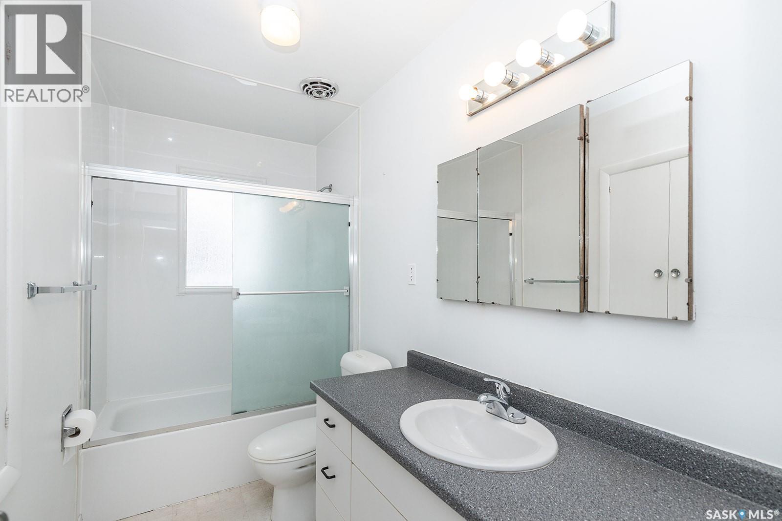 1312 13Th Street E, Saskatoon, SK - Indoor Photo Showing Bathroom