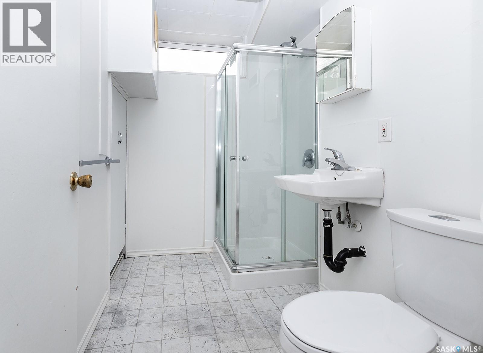 1312 13Th Street E, Saskatoon, SK - Indoor Photo Showing Bathroom