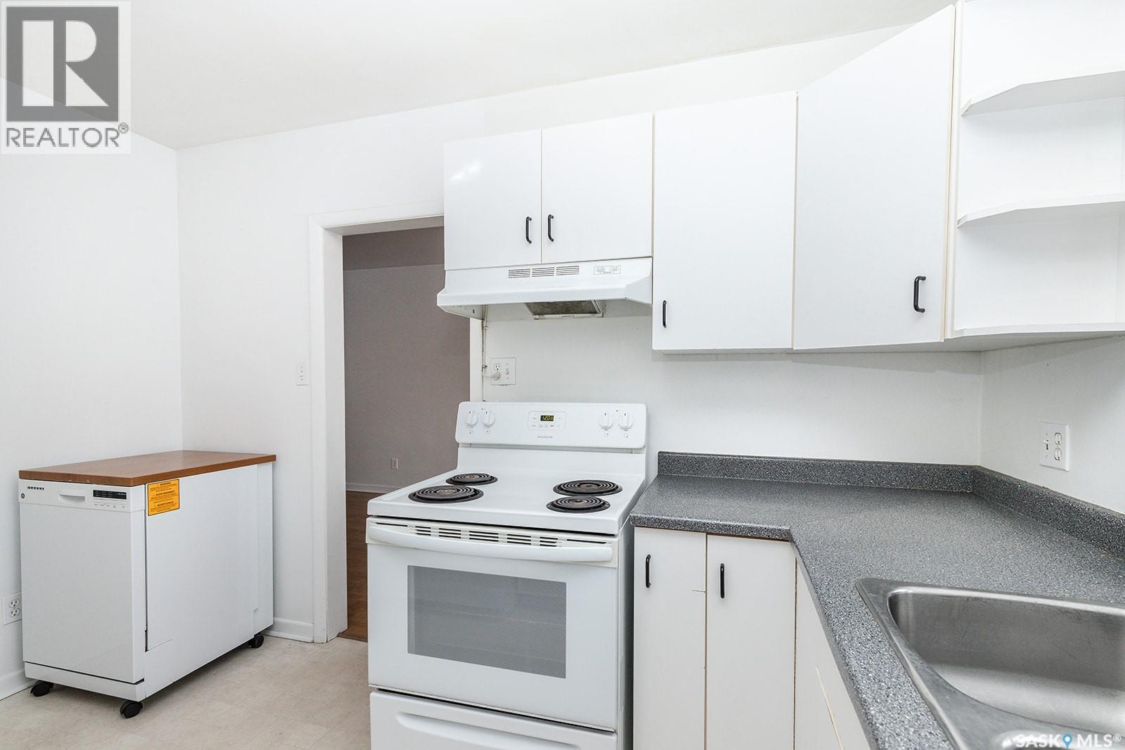1312 13Th Street E, Saskatoon, SK - Indoor Photo Showing Kitchen