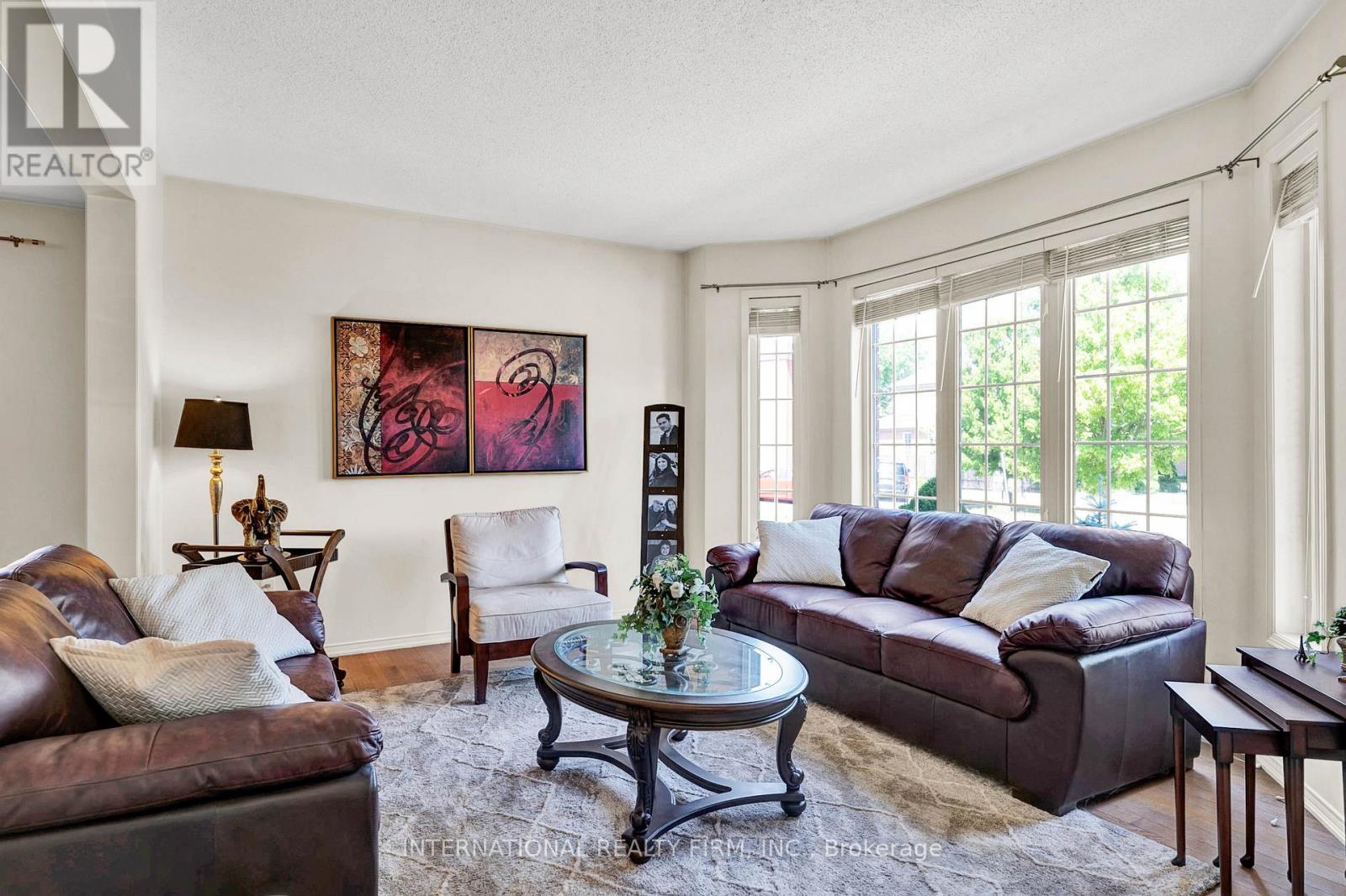 26 Peacock Crescent, Ajax, ON - Indoor Photo Showing Living Room
