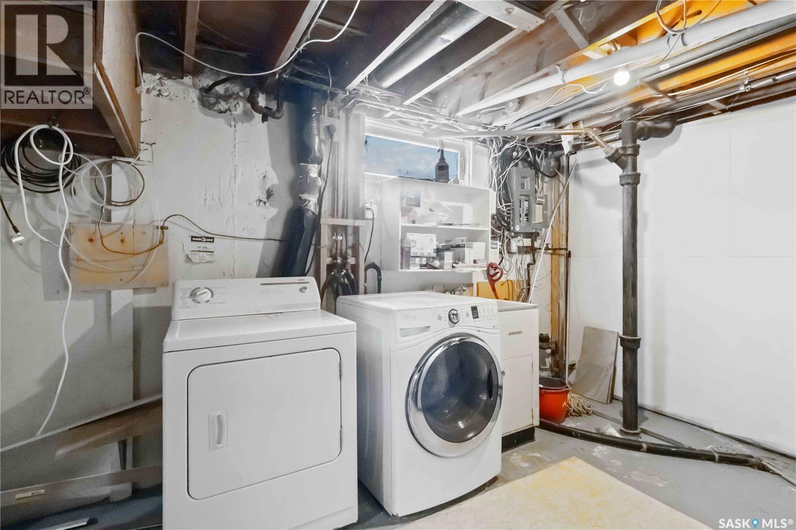 1516 Isabella Street E, Saskatoon, SK - Indoor Photo Showing Laundry Room