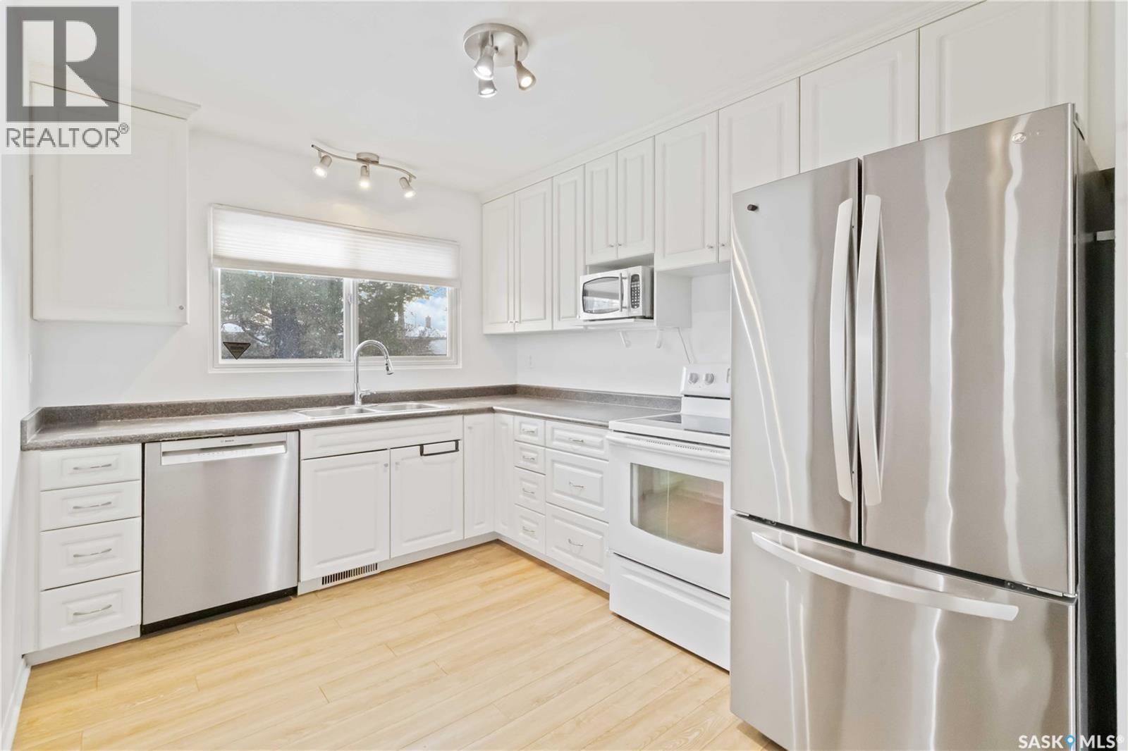 1516 Isabella Street E, Saskatoon, SK - Indoor Photo Showing Kitchen
