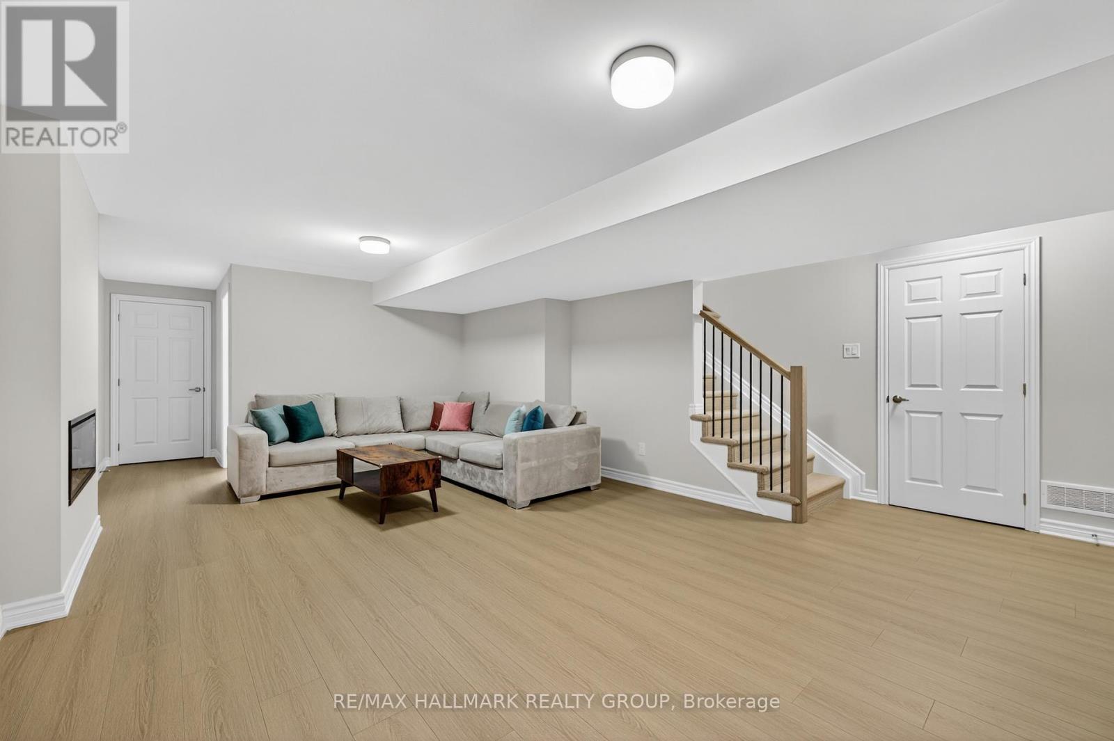 258 Sapling Grove, Ottawa, ON - Indoor