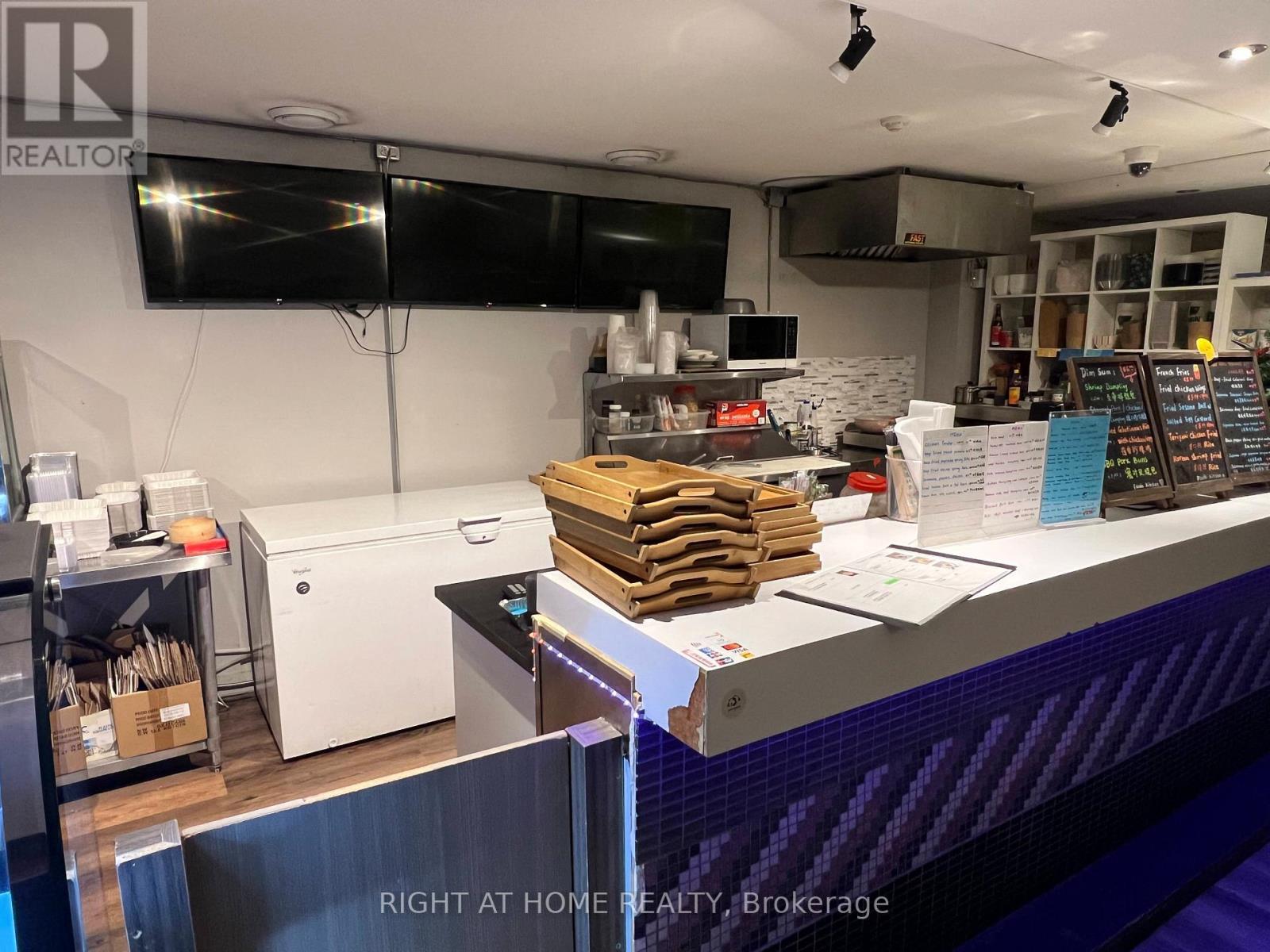 A - 174 Rideau S Street, Ottawa, ON