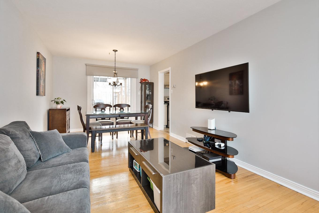Salon - 1296 Av. De Gentilly, Chambly, QC - Indoor Photo Showing Living Room