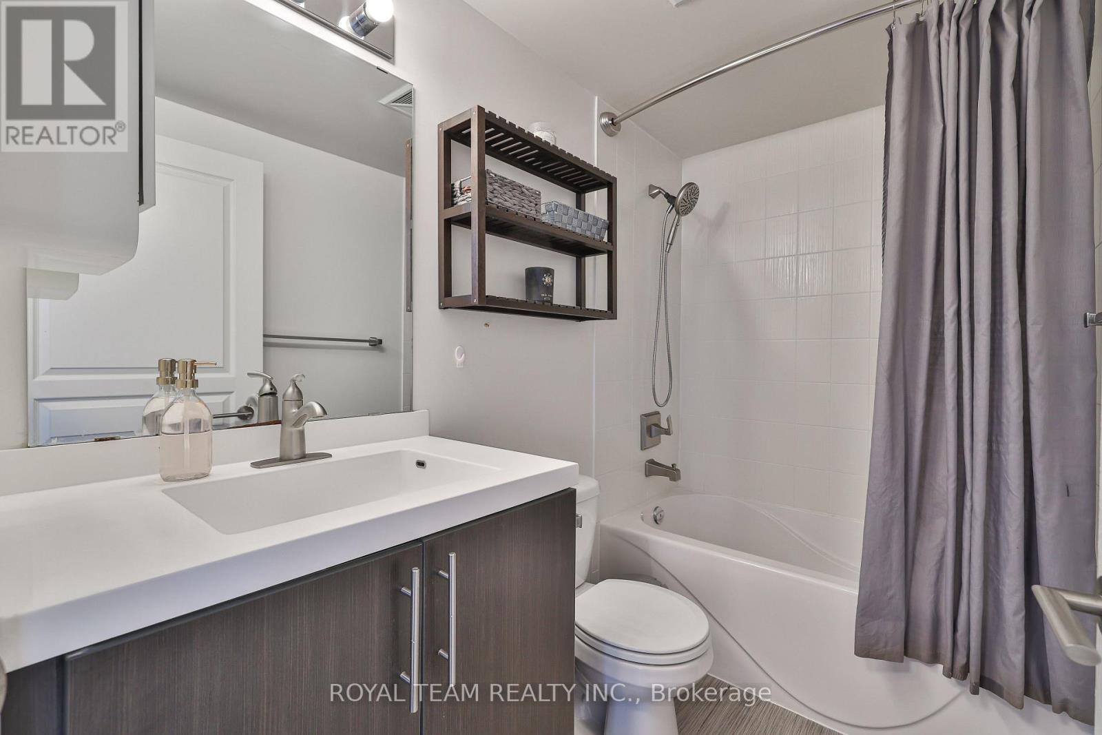 2504 - 2230 Lake Shore Boulevard W, Toronto, ON - Indoor Photo Showing Bathroom