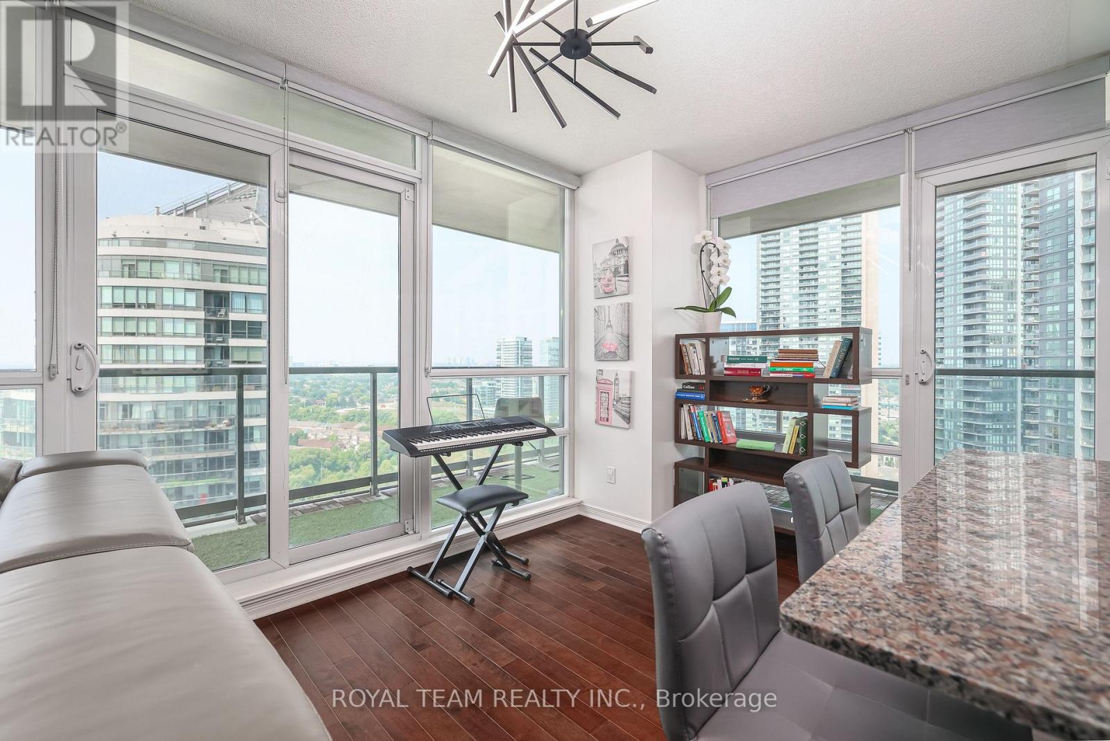 2504 - 2230 Lake Shore Boulevard W, Toronto, ON - Indoor