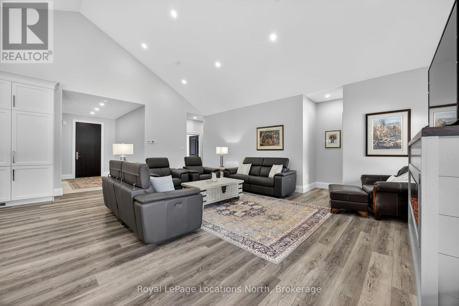 3511 Rainbow Valley Road W, Springwater, ON - Indoor Photo Showing Living Room