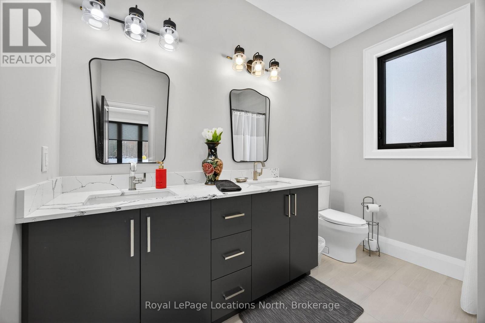 3511 Rainbow Valley Road W, Springwater, ON - Indoor Photo Showing Bathroom