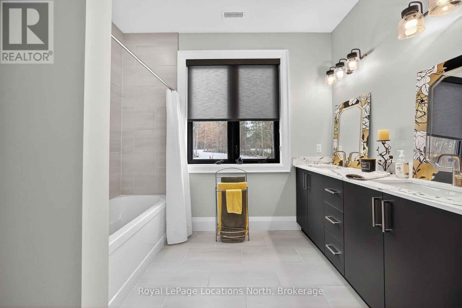 3511 Rainbow Valley Road W, Springwater, ON - Indoor Photo Showing Bathroom