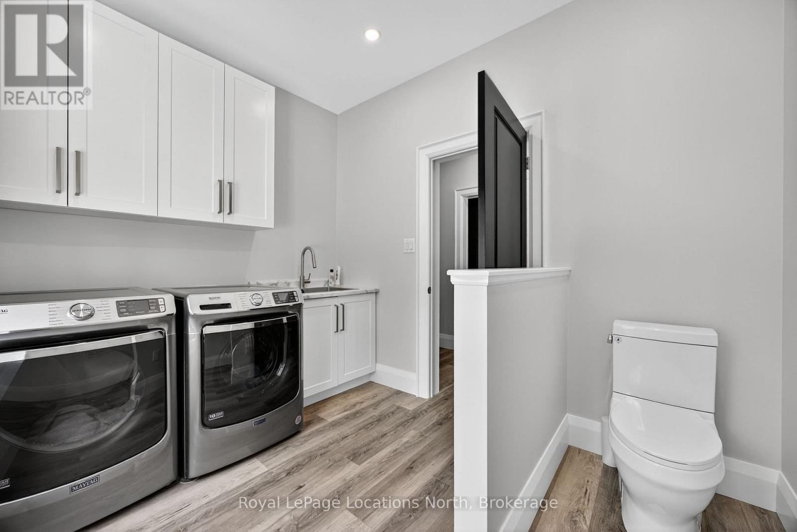 3511 Rainbow Valley Road W, Springwater, ON - Indoor Photo Showing Laundry Room