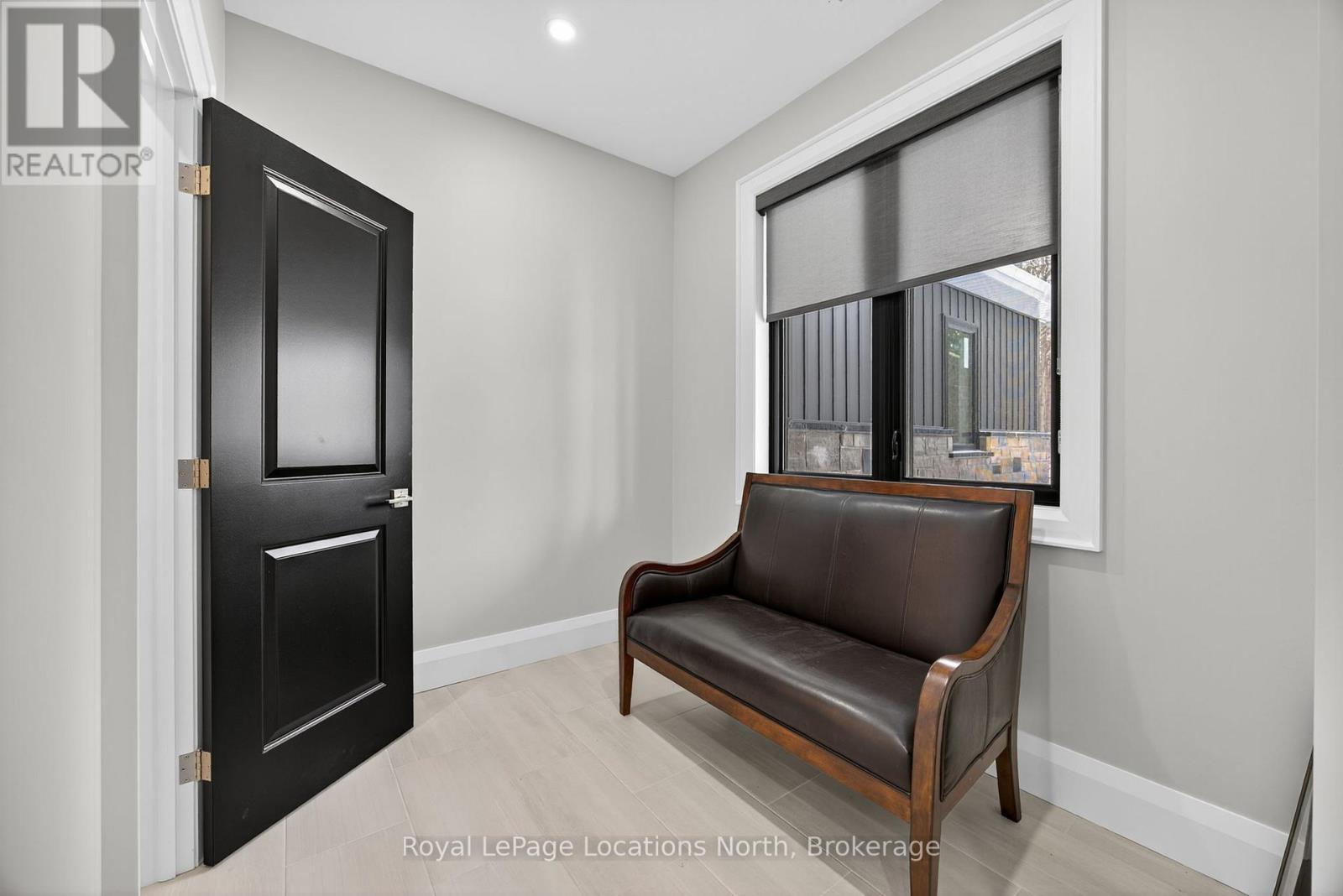 3511 Rainbow Valley Road W, Springwater, ON - Indoor Photo Showing Other Room