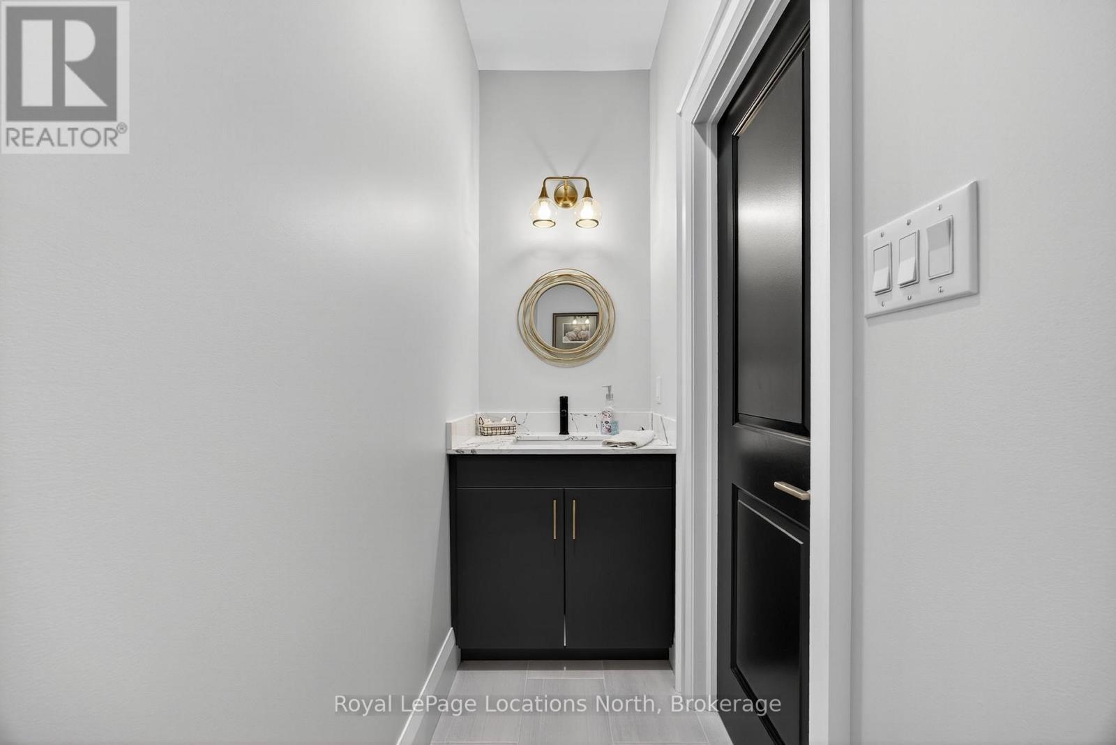 3511 Rainbow Valley Road W, Springwater, ON - Indoor Photo Showing Bathroom