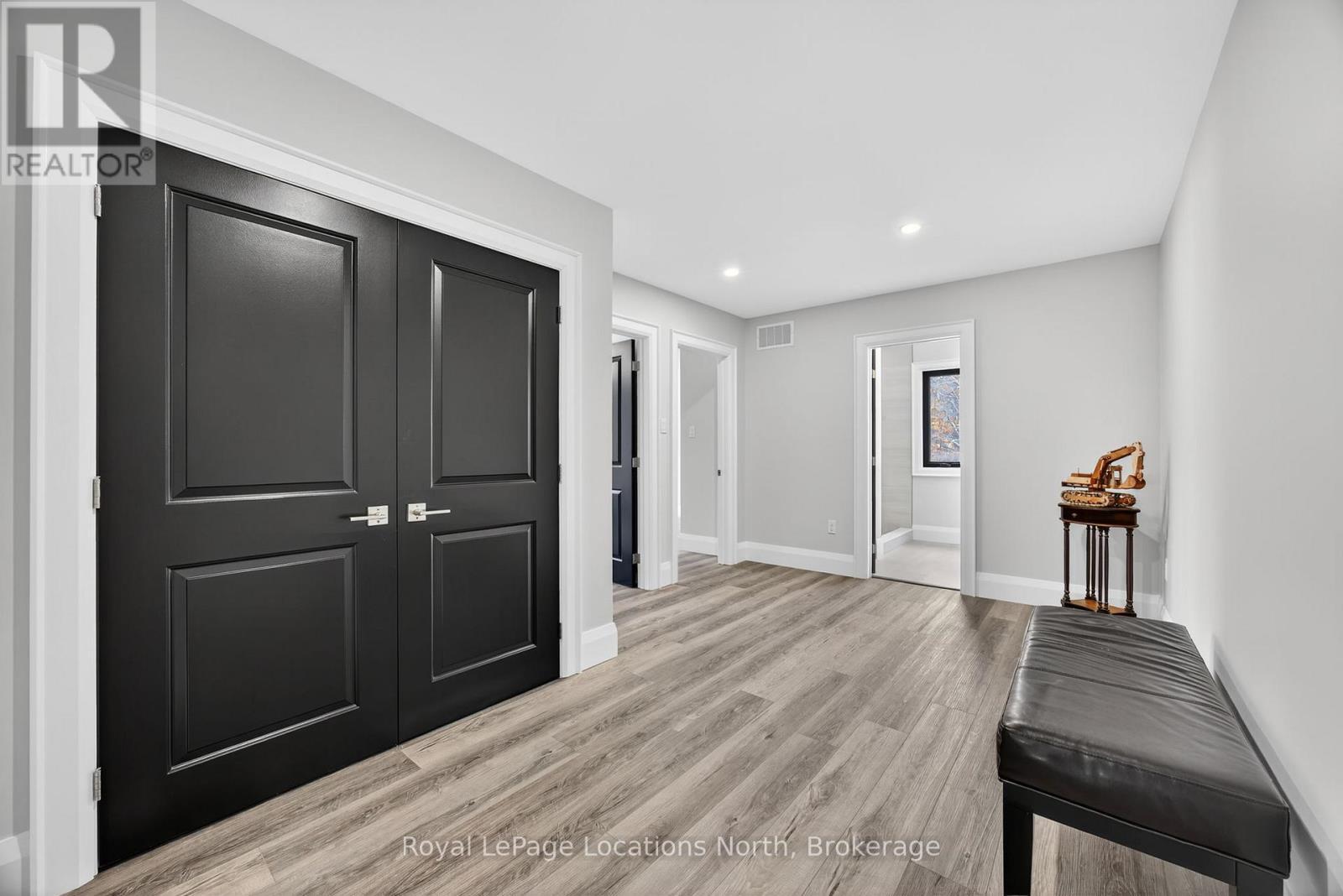 3511 Rainbow Valley Road W, Springwater, ON - Indoor Photo Showing Other Room
