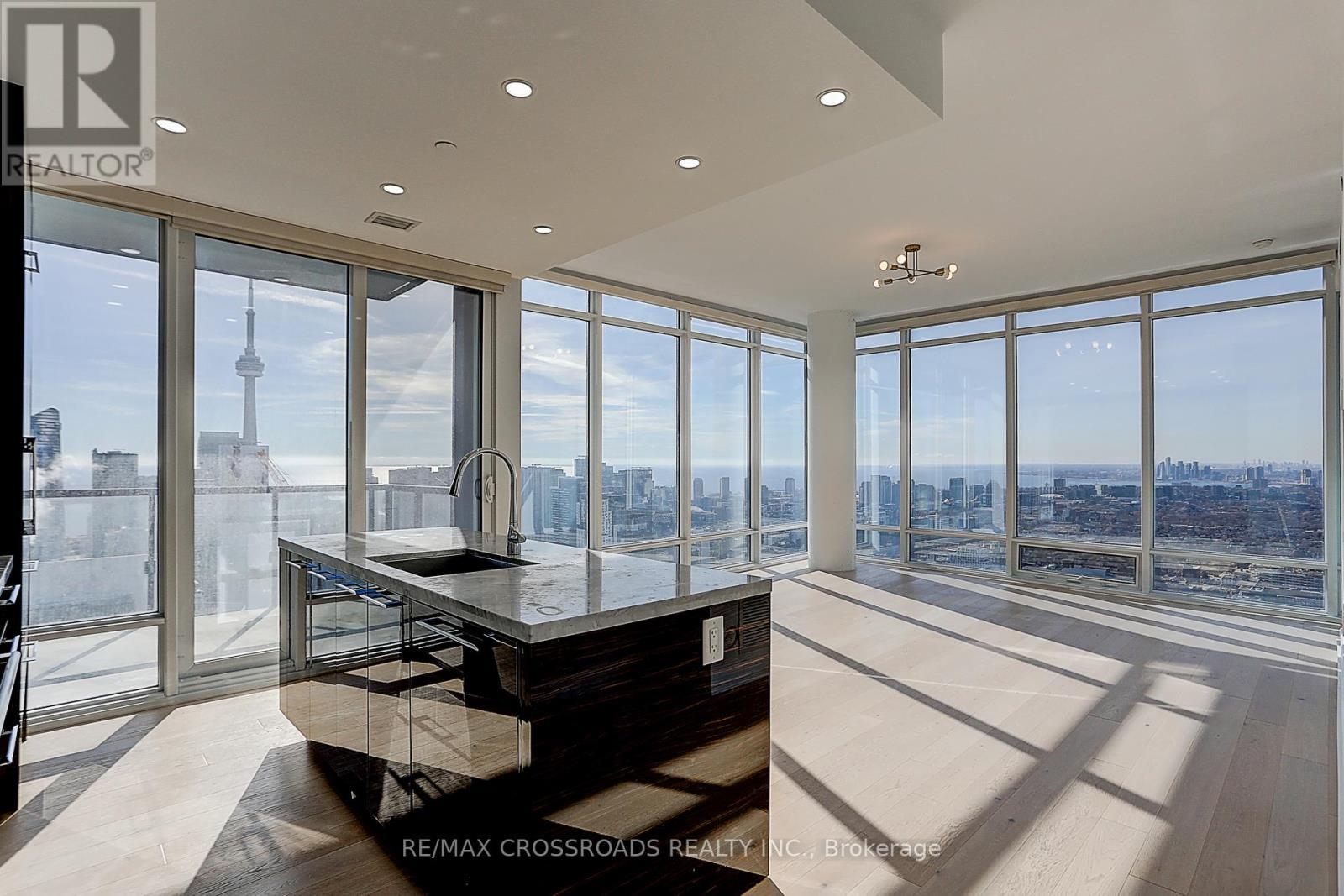 4310 - 488 University Avenue, Toronto, ON - Indoor