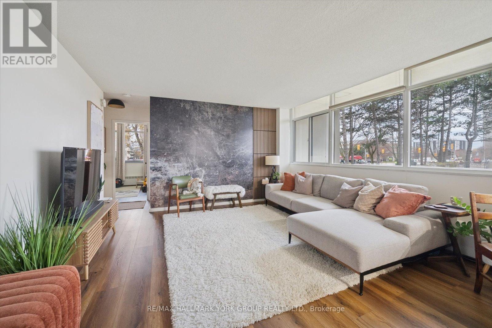 103 - 715 Don Mills Road, Toronto, ON - Indoor Photo Showing Living Room