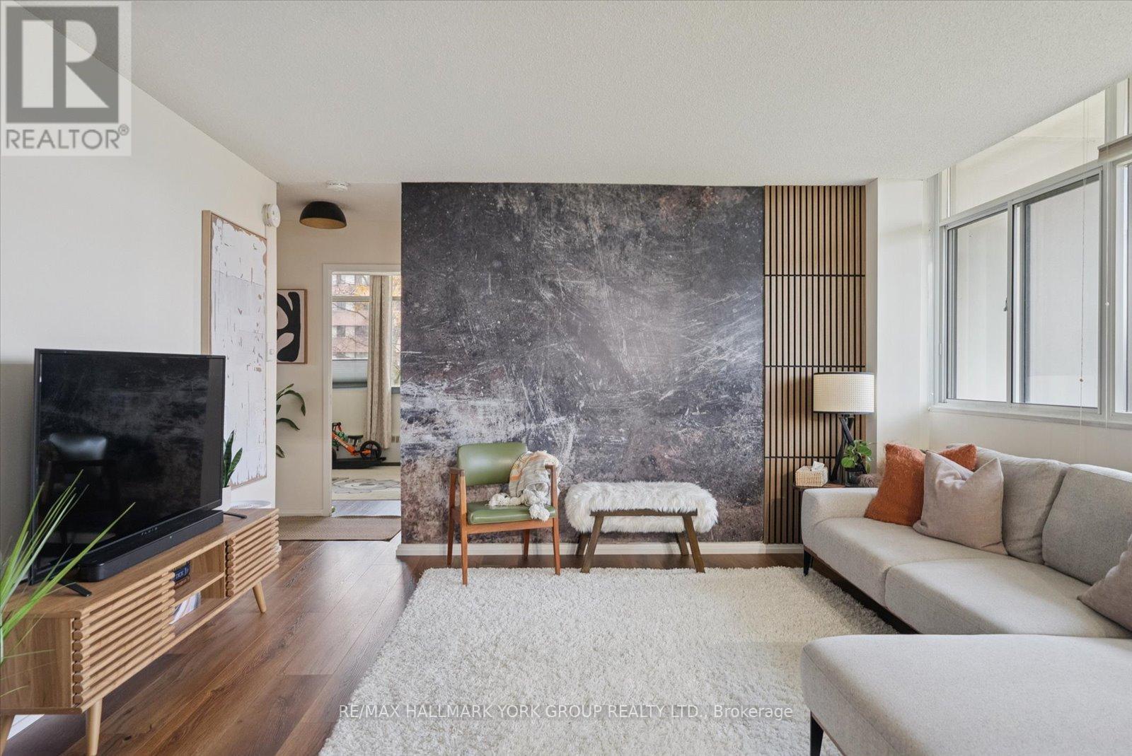 103 - 715 Don Mills Road, Toronto, ON - Indoor Photo Showing Living Room