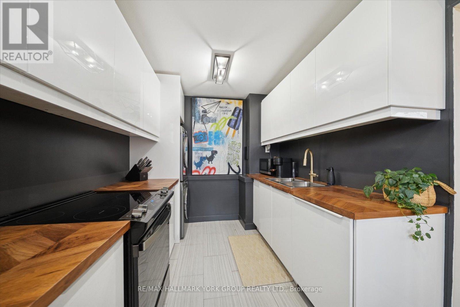 103 - 715 Don Mills Road, Toronto, ON - Indoor Photo Showing Kitchen