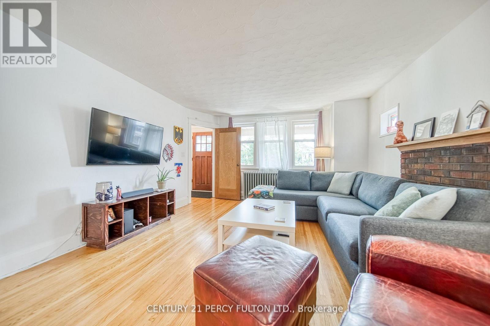 48-50 Scarboro Beach Boulevard, Toronto, ON - Indoor Photo Showing Living Room