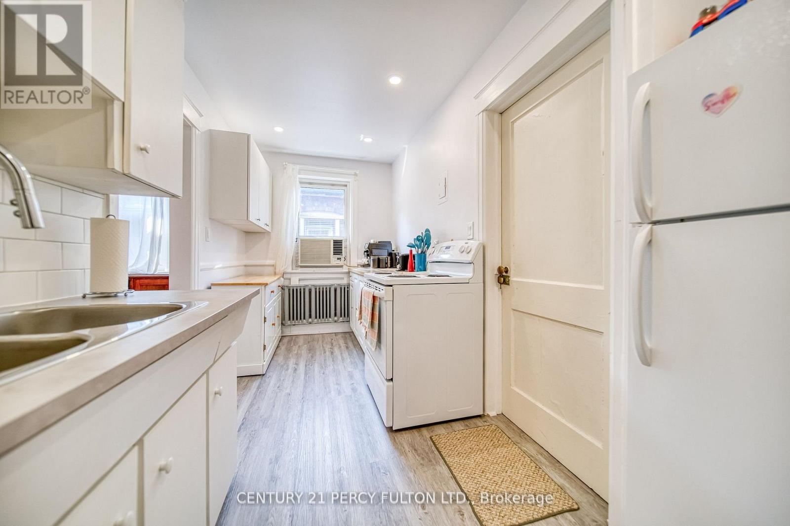 48-50 Scarboro Beach Boulevard, Toronto, ON - Indoor Photo Showing Kitchen