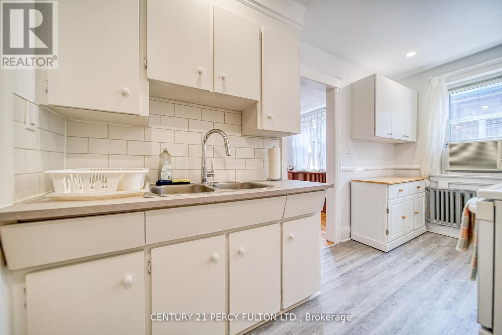 48-50 Scarboro Beach Boulevard, Toronto, ON - Indoor Photo Showing Kitchen With Double Sink