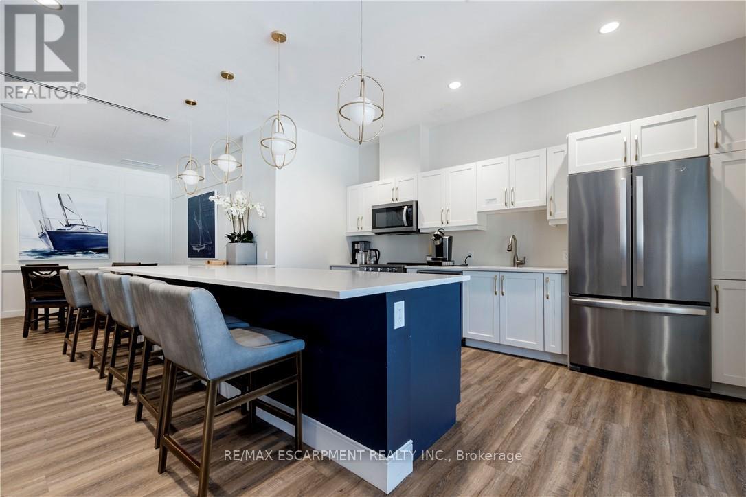 312 - 39 Sister Varga Terrace, Hamilton, ON - Indoor Photo Showing Kitchen With Upgraded Kitchen