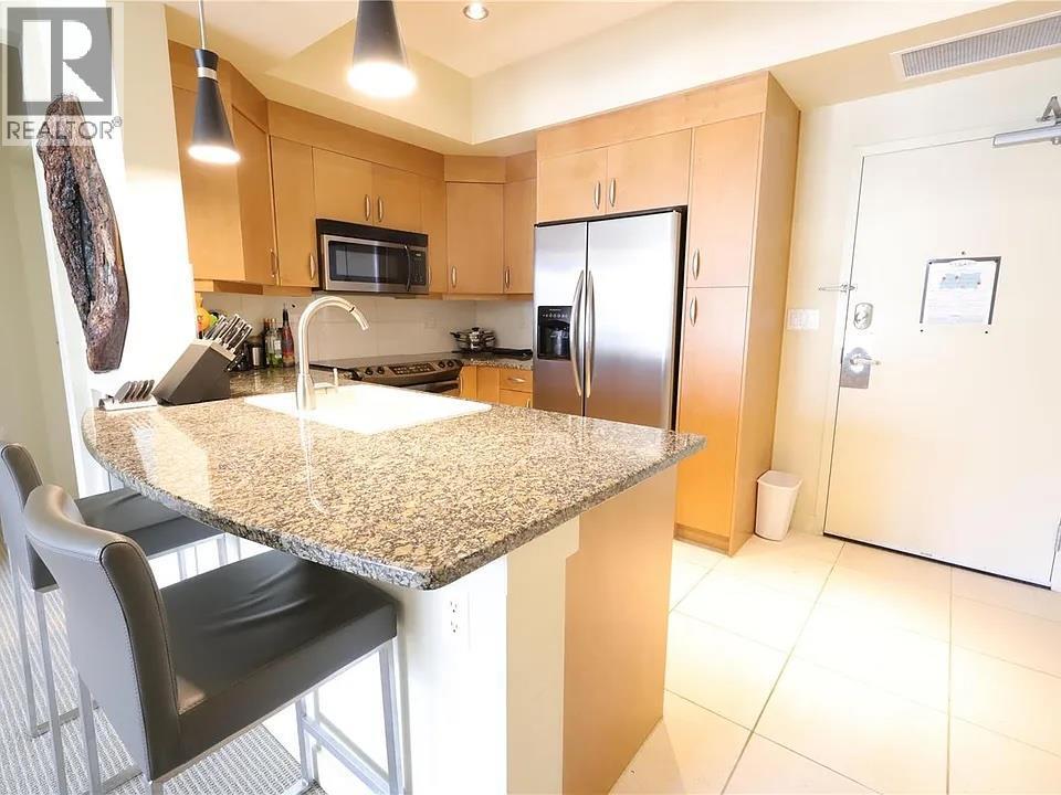 7343 Okanagan Landing Road Unit# 2204, Vernon, BC - Indoor Photo Showing Kitchen