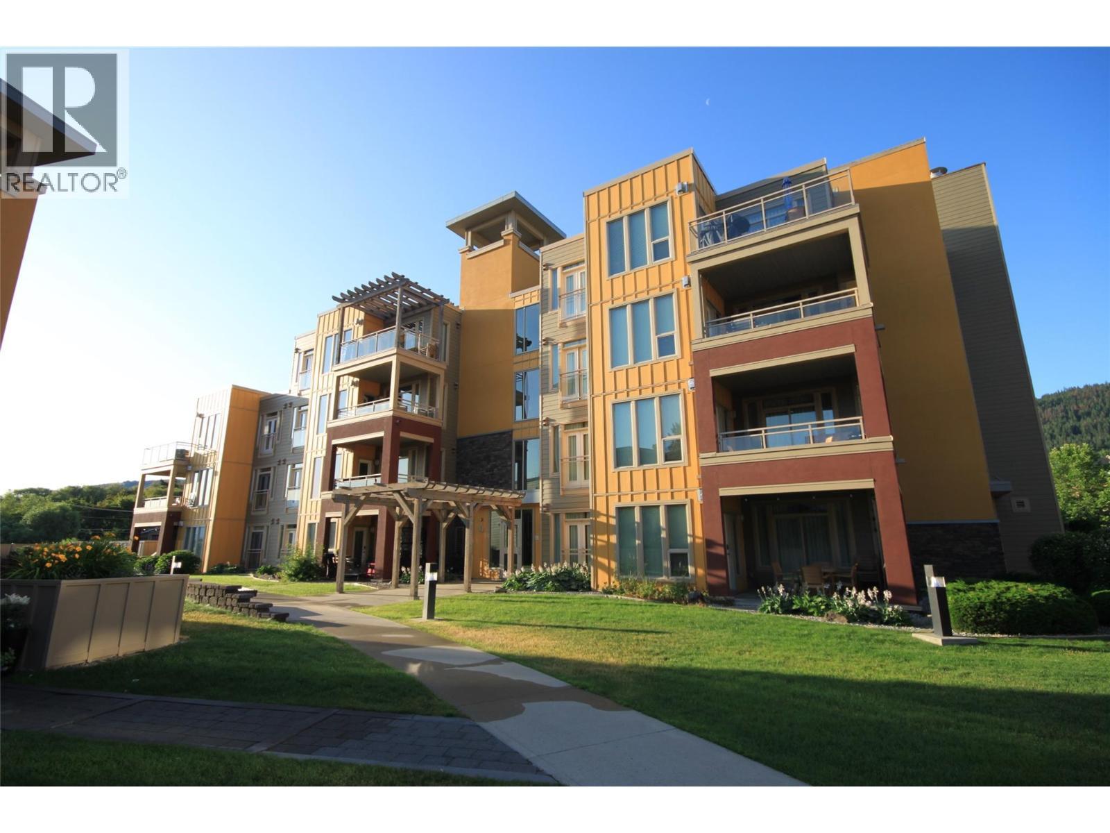 7343 Okanagan Landing Road Unit# 2204, Vernon, BC - Outdoor With Facade