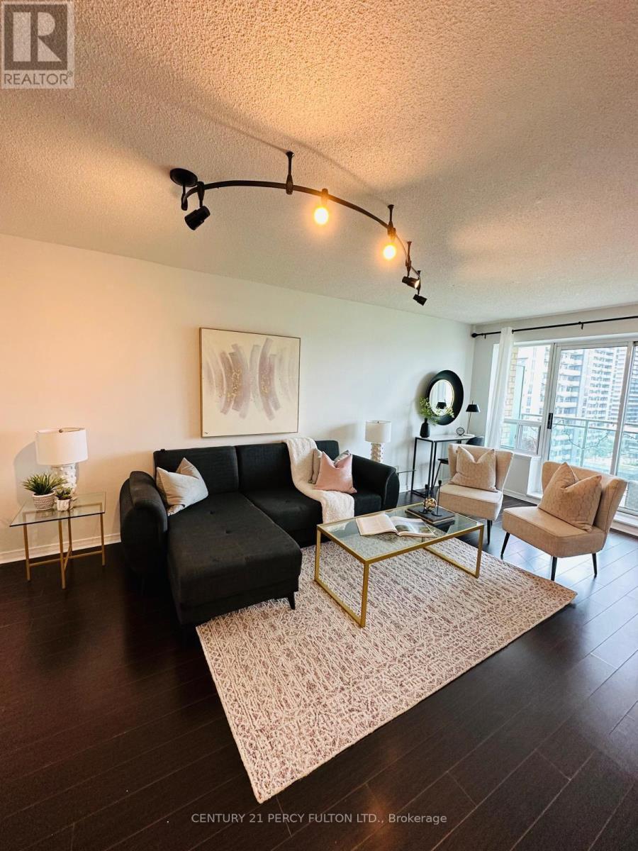 Lph12 - 39 Oneida Crescent, Richmond Hill, ON - Indoor Photo Showing Living Room