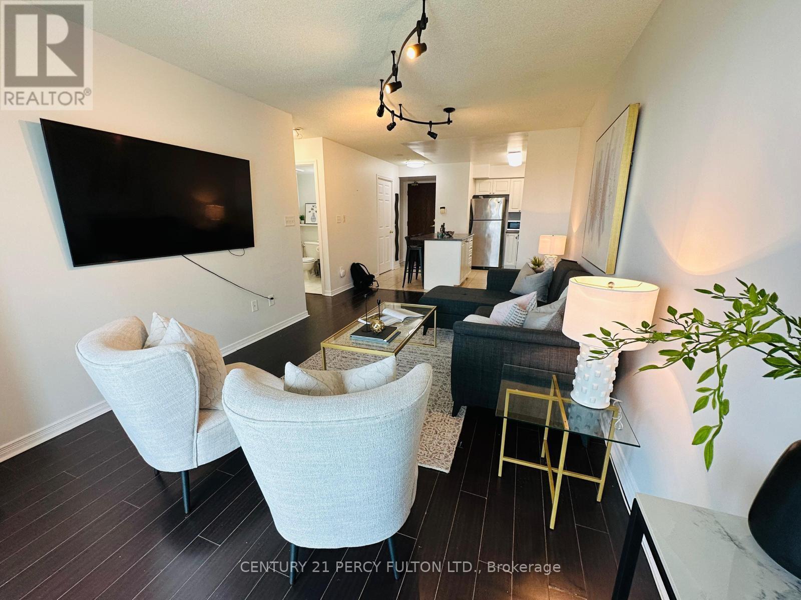 Lph12 - 39 Oneida Crescent, Richmond Hill, ON - Indoor Photo Showing Living Room