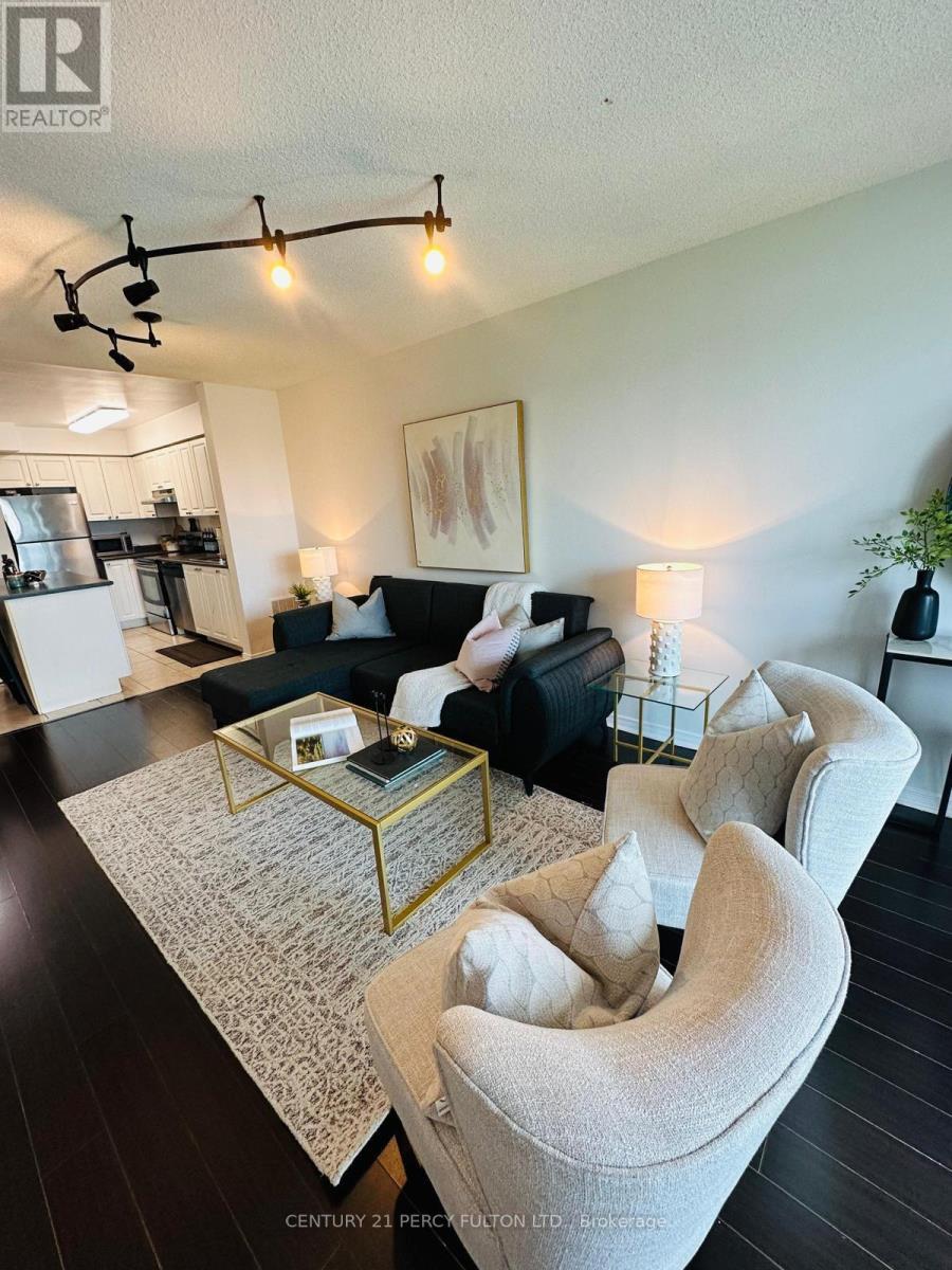 Lph12 - 39 Oneida Crescent, Richmond Hill, ON - Indoor Photo Showing Other Room