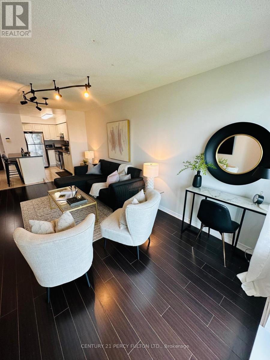 Lph12 - 39 Oneida Crescent, Richmond Hill, ON - Indoor Photo Showing Living Room