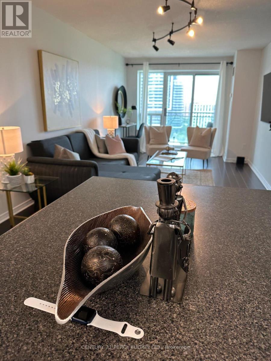 Lph12 - 39 Oneida Crescent, Richmond Hill, ON - Indoor Photo Showing Living Room
