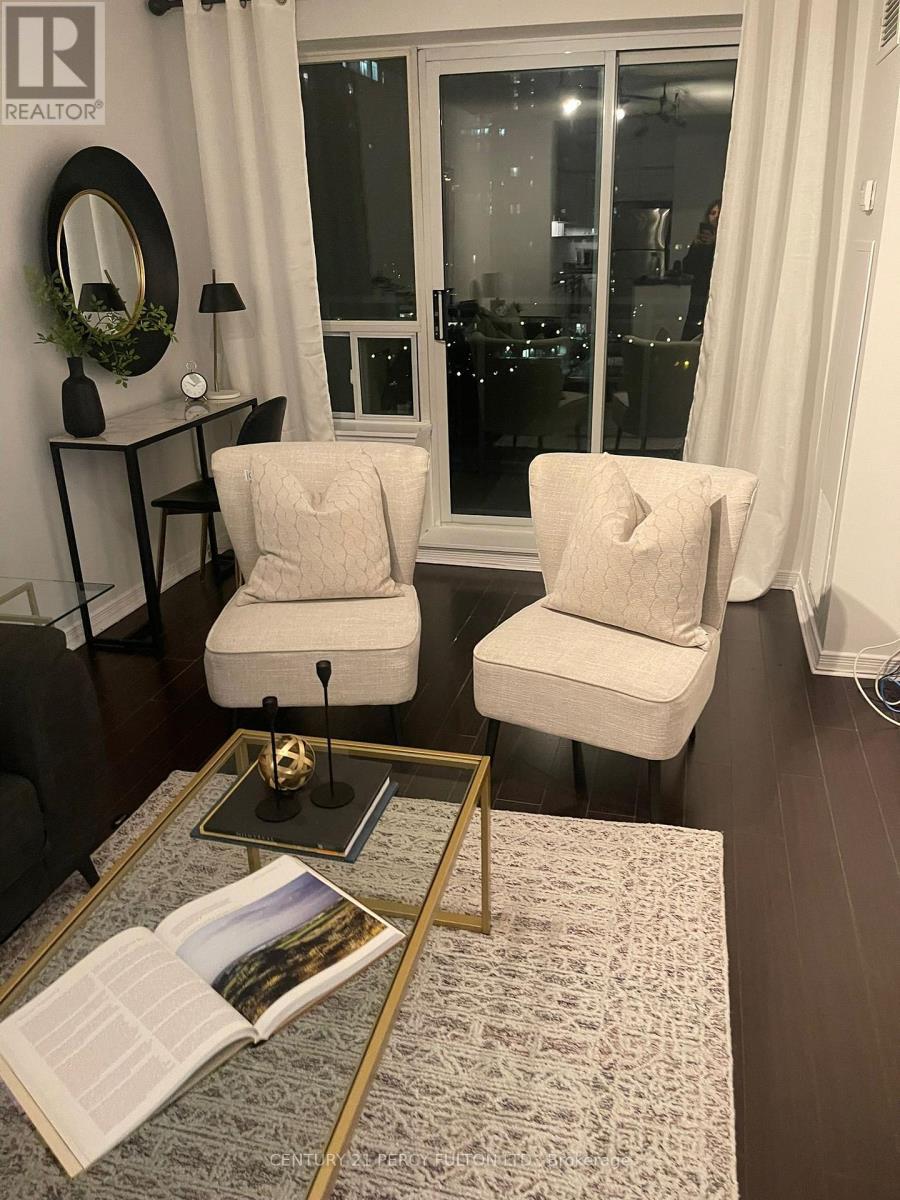 Lph12 - 39 Oneida Crescent, Richmond Hill, ON - Indoor