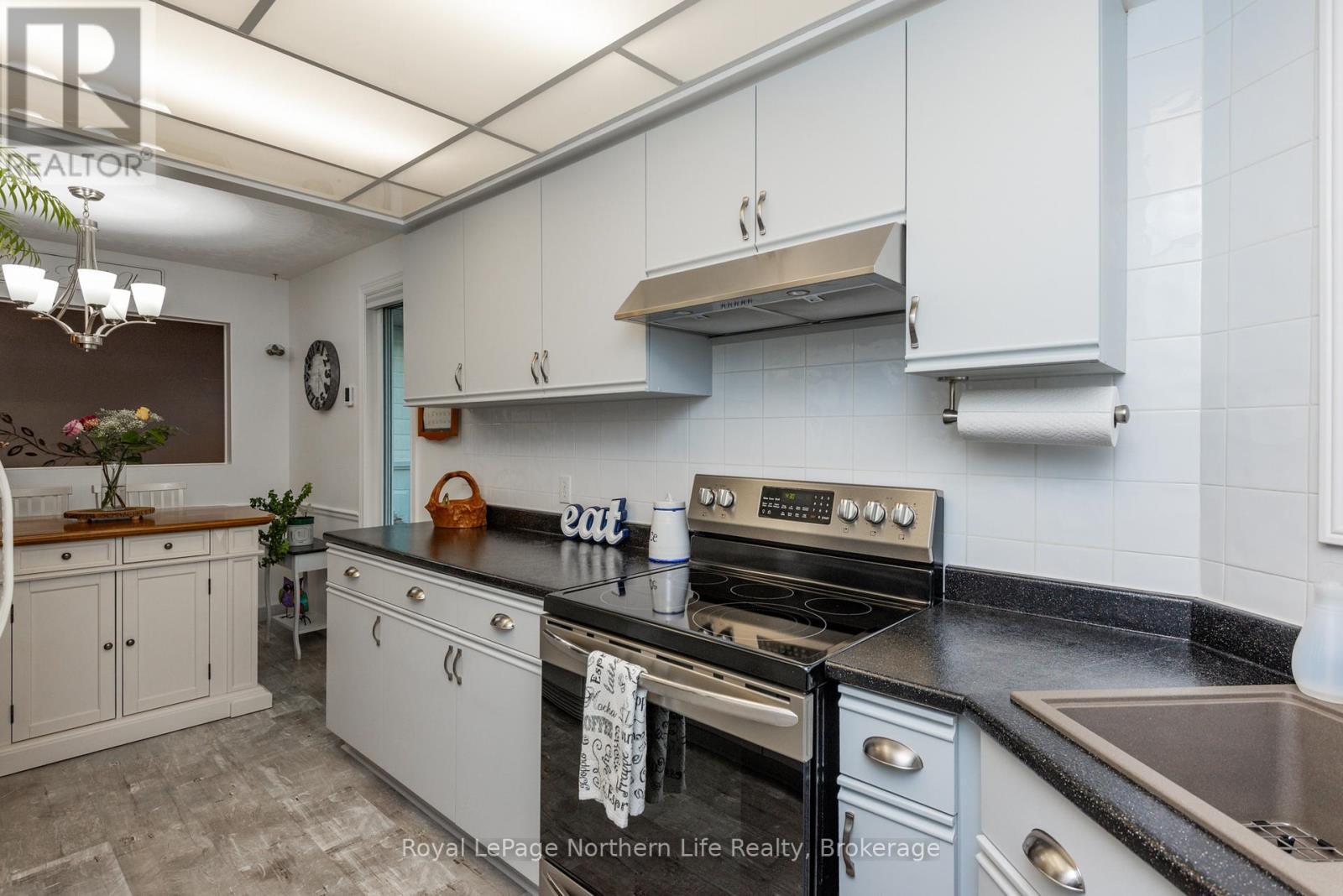 42 Balmoral Crescent, North Bay (Ferris), ON - Indoor Photo Showing Kitchen