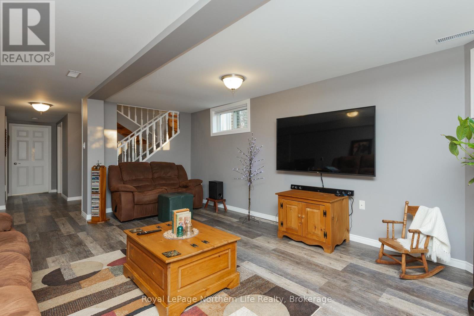 42 Balmoral Crescent, North Bay (Ferris), ON - Indoor Photo Showing Living Room