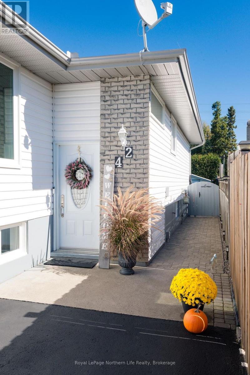 42 Balmoral Crescent, North Bay (Ferris), ON - Outdoor With Exterior