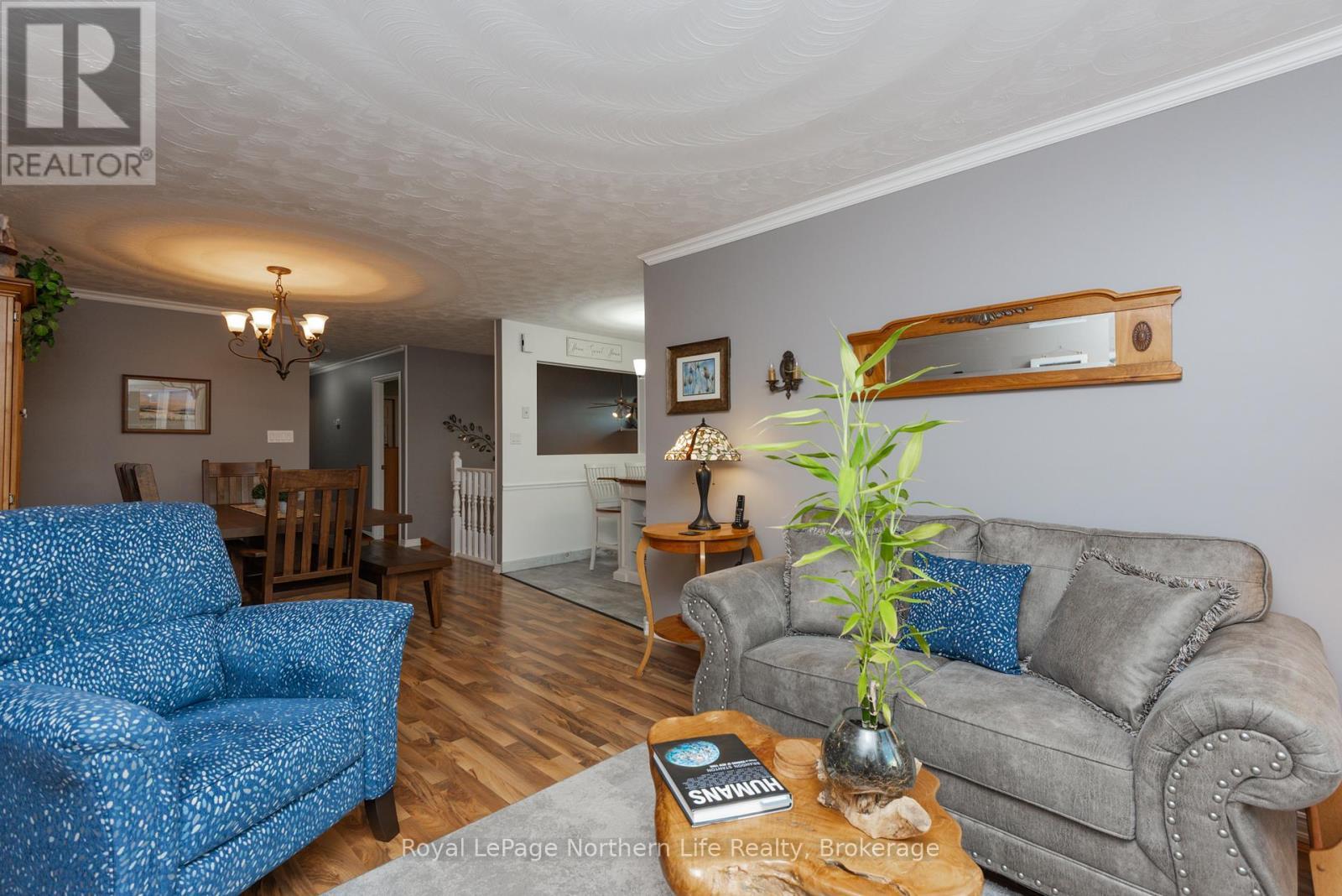 42 Balmoral Crescent, North Bay (Ferris), ON - Indoor Photo Showing Living Room