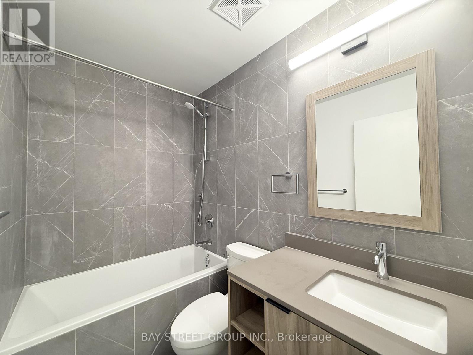 713 - 1037 The Queensway, Toronto, ON - Indoor Photo Showing Bathroom