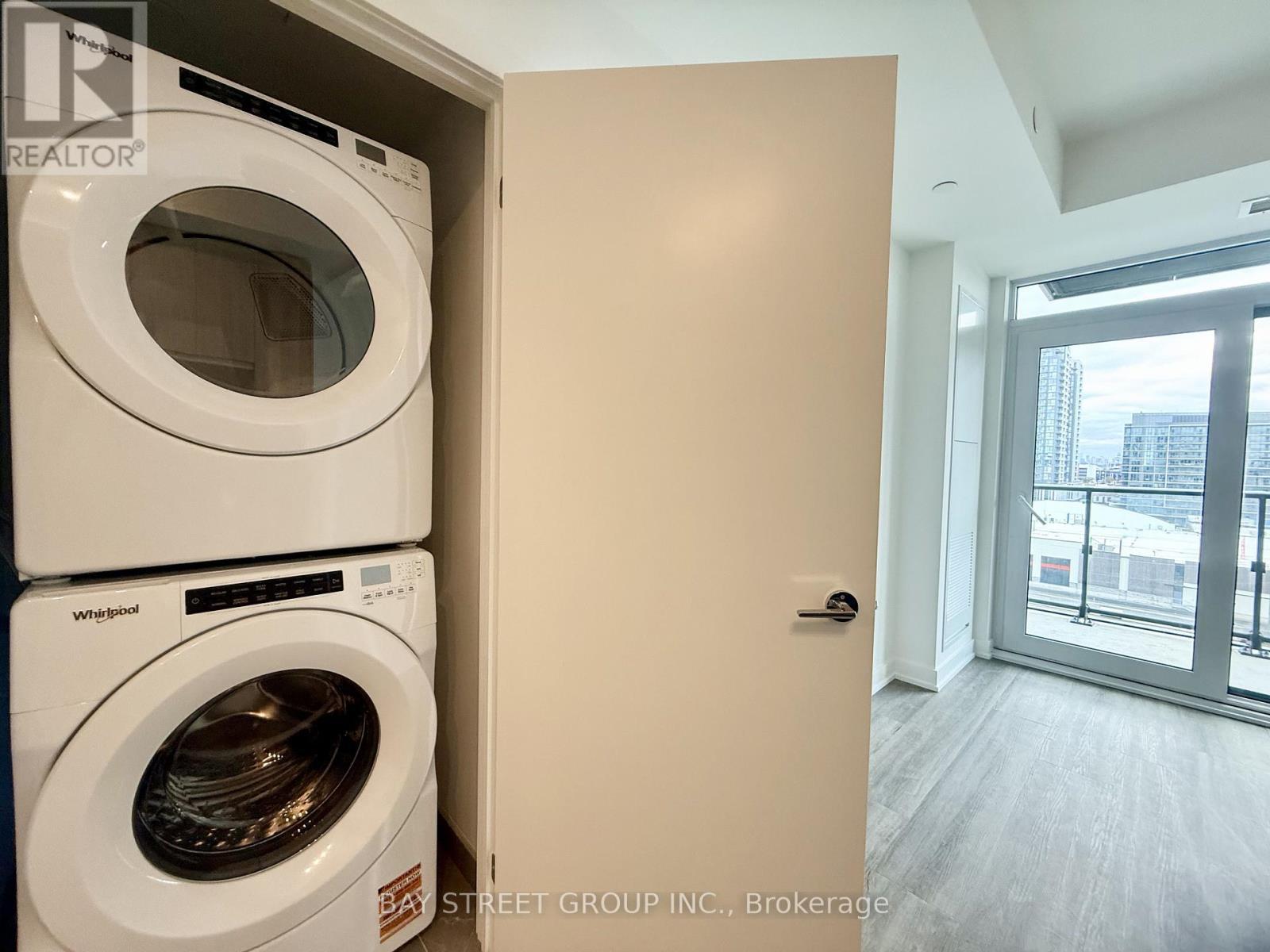 713 - 1037 The Queensway, Toronto, ON - Indoor Photo Showing Laundry Room