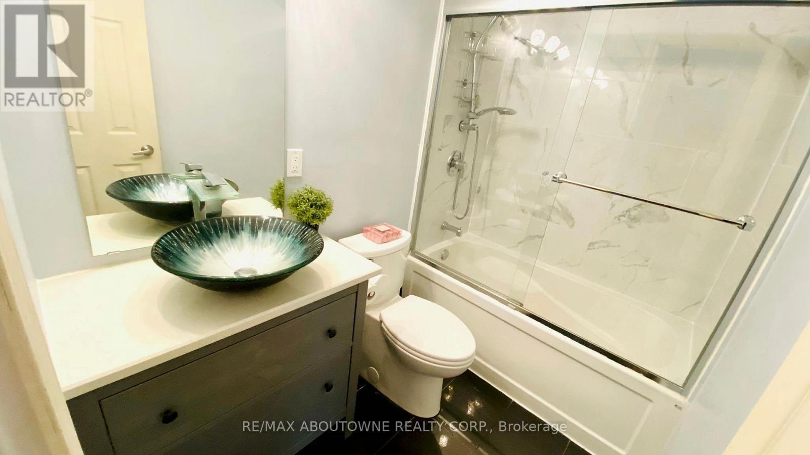 Main - 1601 Sandgate Crescent, Mississauga, ON - Indoor Photo Showing Bathroom