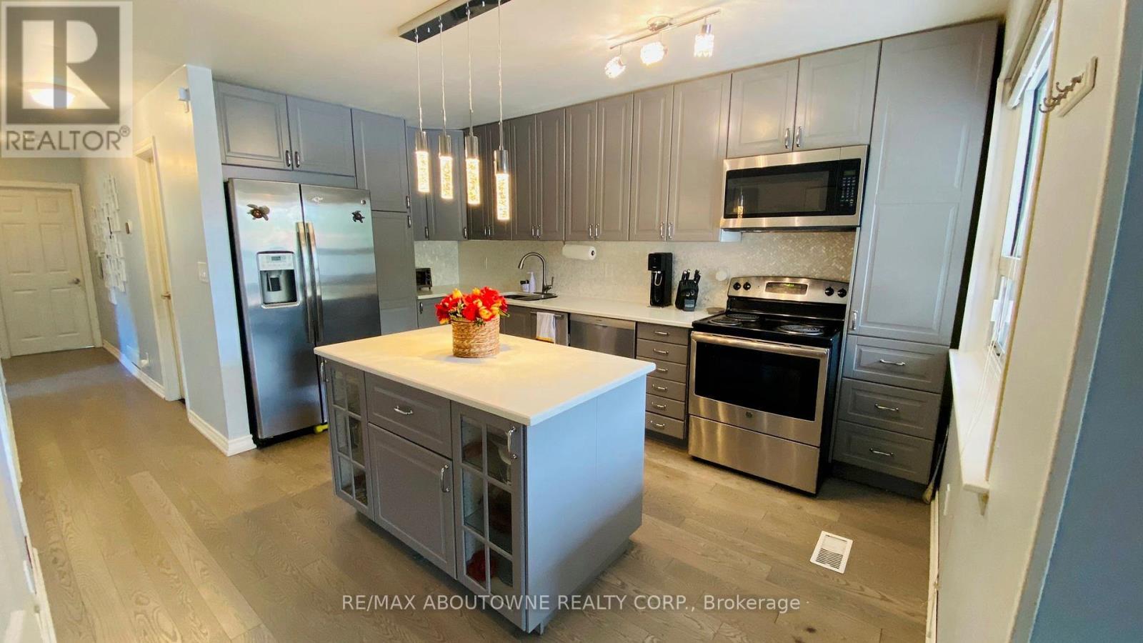 Main - 1601 Sandgate Crescent, Mississauga, ON - Indoor Photo Showing Kitchen
