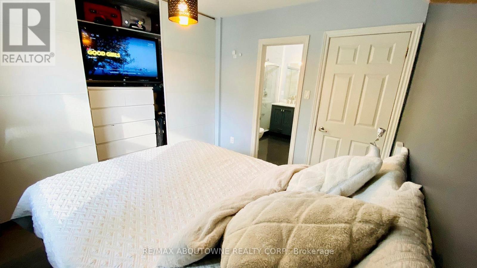 Main - 1601 Sandgate Crescent, Mississauga, ON - Indoor Photo Showing Bedroom