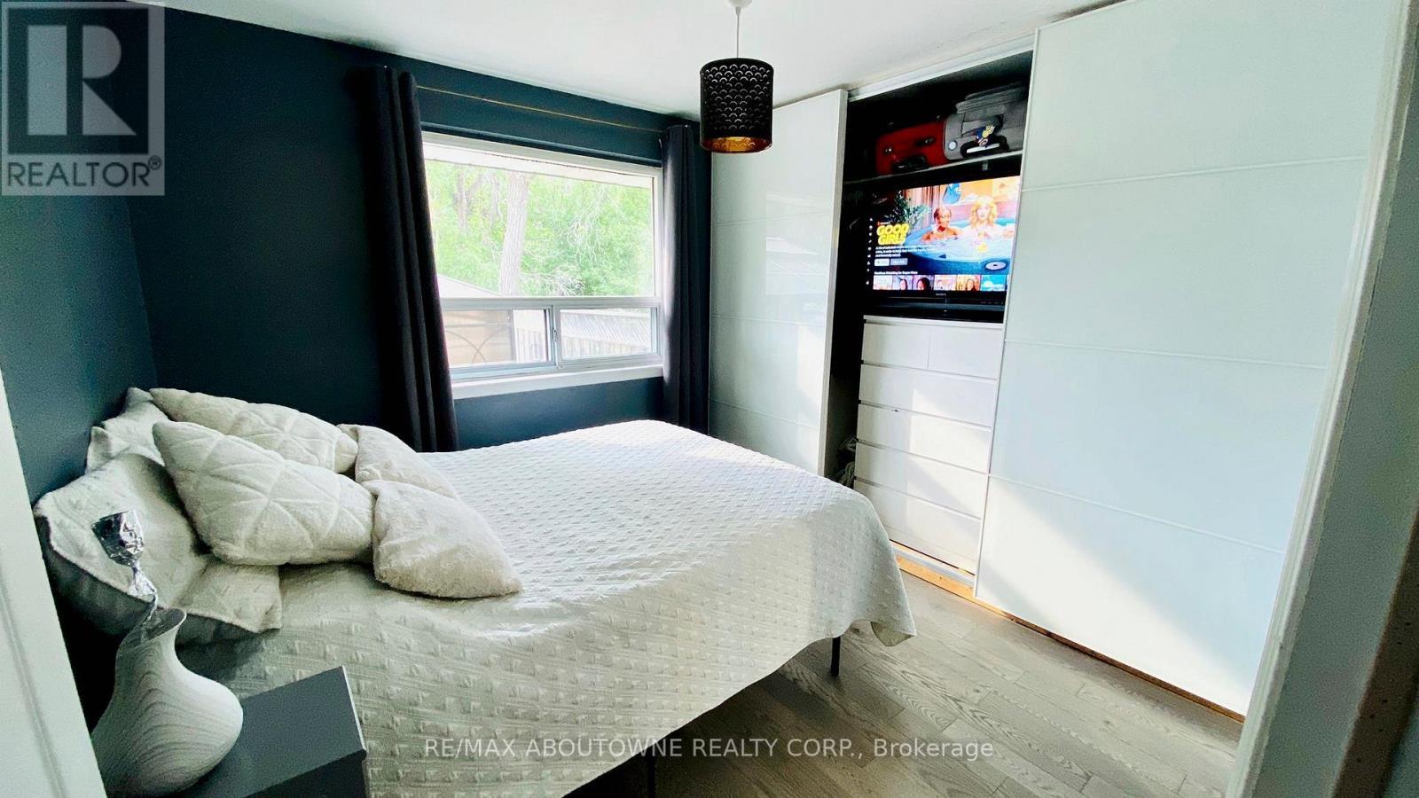 Main - 1601 Sandgate Crescent, Mississauga, ON - Indoor Photo Showing Bedroom