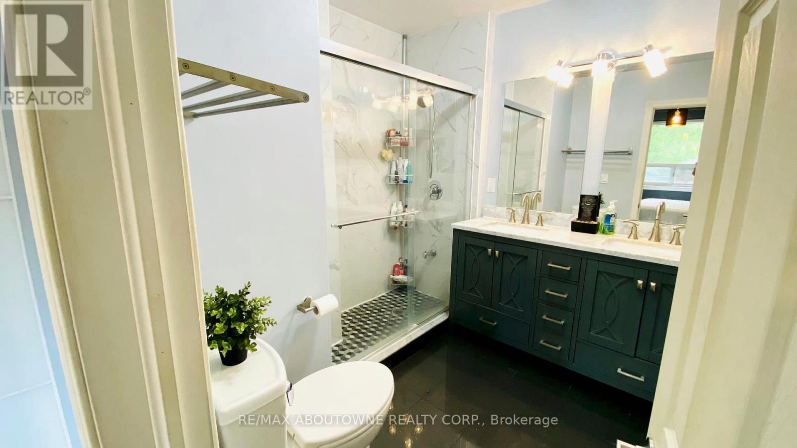 Main - 1601 Sandgate Crescent, Mississauga, ON - Indoor Photo Showing Bathroom