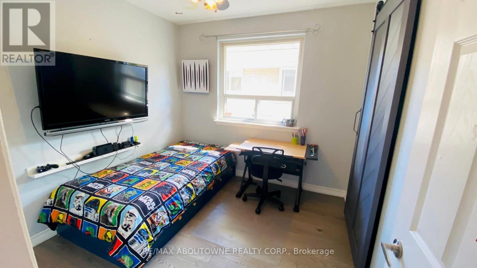 Main - 1601 Sandgate Crescent, Mississauga, ON - Indoor Photo Showing Bedroom
